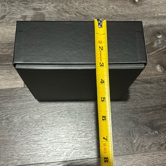 Black and white Gucci Gift Box and tissue paper - Picture 4 of 6